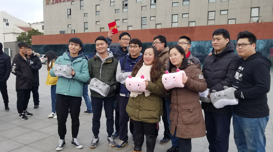 2018304am永利集团游戏学校拔河比赛——凝心聚力团结拼搏(图12)